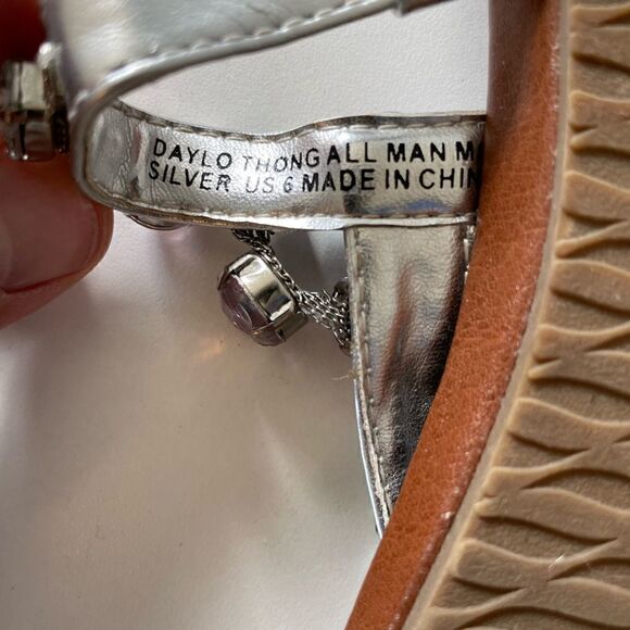 Kenneth Cole Reaction Silver Tone Bejeweled Strappy Sandals Size 6 EUC - Picture 5 of 5